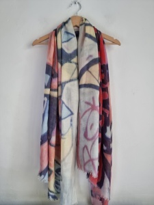 Szal z wełny merino kolorowe graffiti 