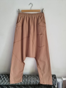 Beżowe spodnie z niskim krokiem baggy  M 38 bawełniane 