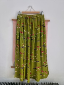 Spódnica w kwiaty zielona łączka S/M wiskoza 