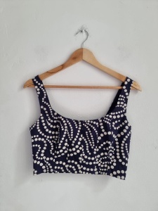 Krótki top anthropologie XS 34 granatowy białe wzory