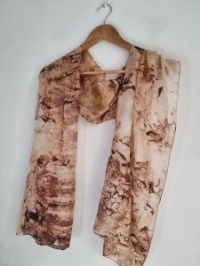 Jedwabny szal brązowy tie dye 